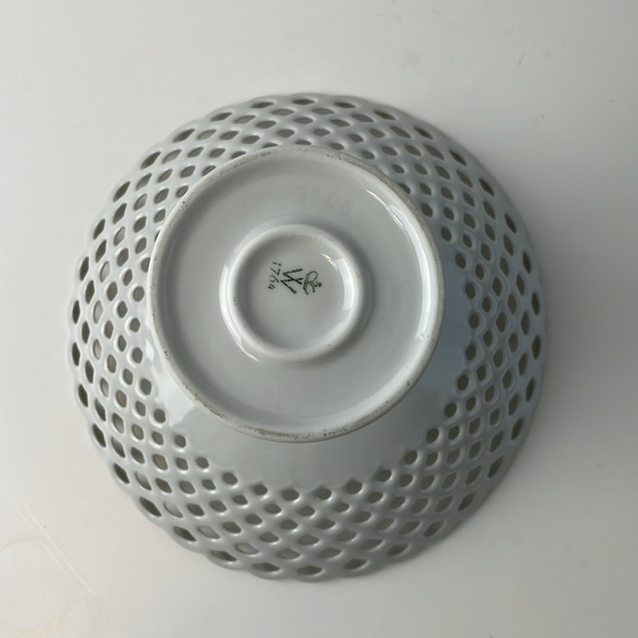 Wallendorf Vintage Porcelain Reticulated Pedestal Dish Compote - Picture 7 of 12